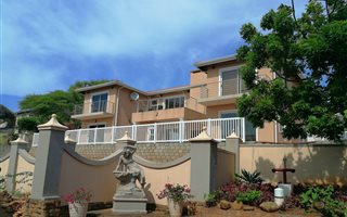 5 Bedroom House in Illovo Beach