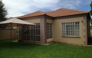 3 Bedroom Simplex in Baillie Park
