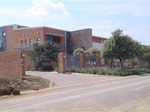 930 m² Industrial space in Willow Park Manor