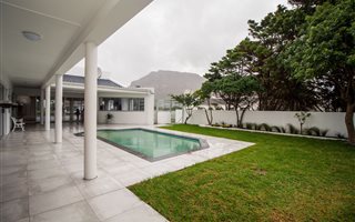 4 Bedroom House in Marina Da Gama