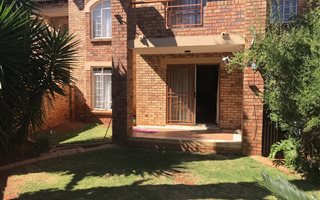 2 Bedroom Apartment in Mooikloof Ridge