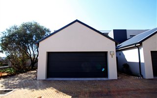 3 Bedroom Duplex in Paulshof