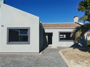 5 Bed House in Grassy Park