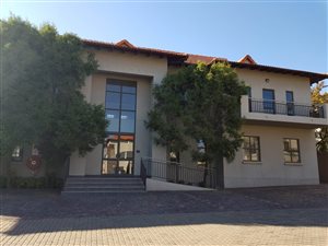 527 m² Office Space in Randjespark