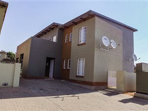 2 Bed Apartment in Waterval East