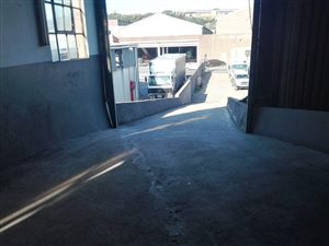1050 m² Industrial space in Jacobs