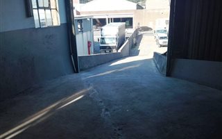 1050 m² Industrial space in Jacobs