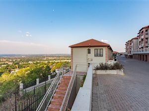 2 Bed Apartment in Constantia Kloof