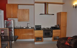 1 Bedroom Apartment in Hurlingham Manor