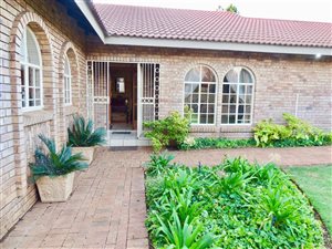 3 Bedroom House in Van Der Hoff Park