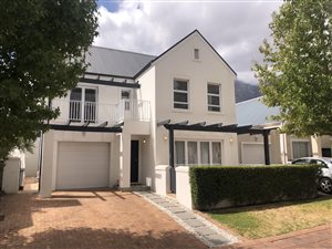 3 Bed House in Kylemore