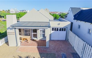 2 Bedroom House in Yzerfontein