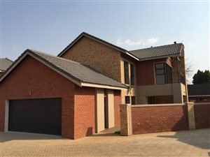 3 Bed Simplex in Grimbeek Park