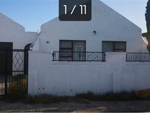 3 Bed House in Malibu Village