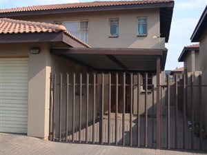3 Bed Townhouse in Middelburg South
