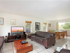 4 Bed House in Meadowridge