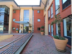 551 m² Office Space in Weltevreden Park