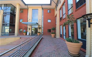 551 m² Office Space in Weltevreden Park