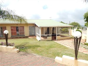 3 Bed House in Dan Pienaarville