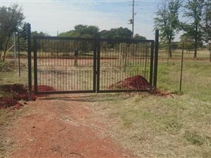 1 ha Land available in Kameeldrift East