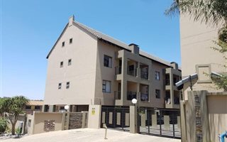 1 Bedroom Townhouse in Edenglen