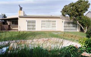 3 Bedroom House in Sandbaai