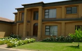 5 Bedroom House in Blue Valley Golf Estate