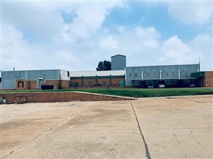 12000 m² Industrial space in Nigel Central