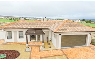 3 Bedroom House in Langebaan Country Estate