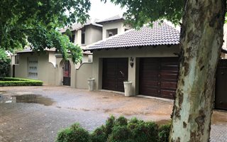 5 Bedroom House in Boardwalk Manor