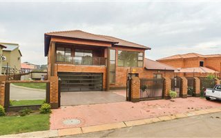 5 Bedroom House in Theresa Park