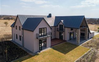 4 Bedroom House in Waterlake Farm