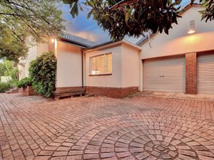 4 Bed House in Horison Park