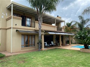 4 Bed House in Ruimsig Country Estate