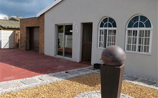 5 Bedroom House in Eikendal