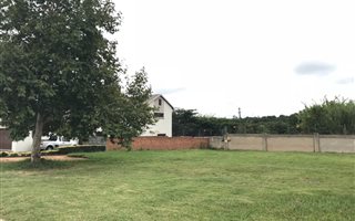 680 m² Land available in Newmark Estate