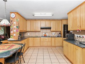 5 Bed House in Eldo Park