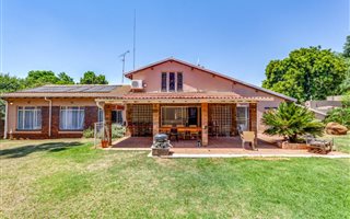 5 Bedroom House in Weltevreden Park