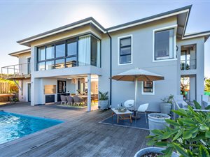 4 Bed House in Pezula Golf Estate