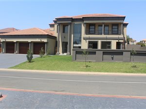 4 Bed House in Blue Valley Golf Estate