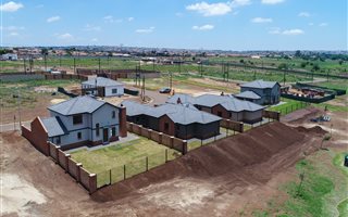 412 m² Land available in Olifantsfontein