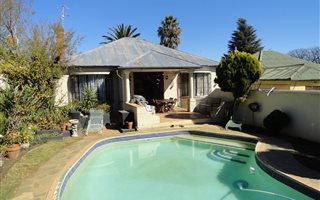 3 Bedroom House in Kensington