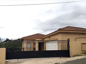 4 Bed House in Newlands West