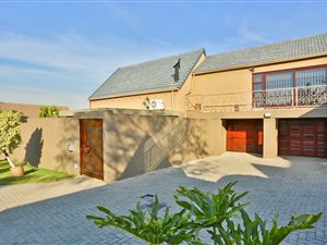 4 Bed Cluster in Bromhof