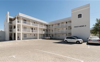 2 Bedroom Apartment in Nuutgevonden