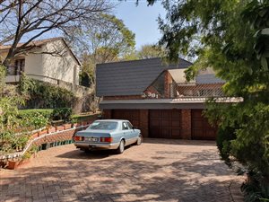 475 m² Commercial space in Waterkloof Glen