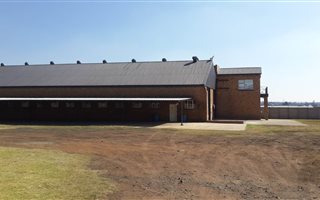 3000 m² Commercial space in Aureus