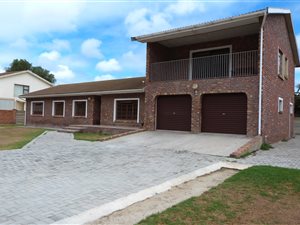 5 Bedroom House in Bluewater Bay