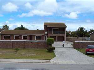 5 Bedroom House in Bluewater Bay