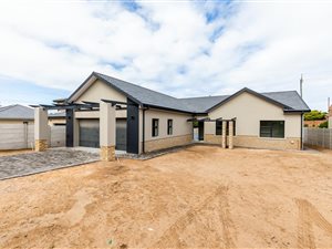 3 Bed House in Reebok